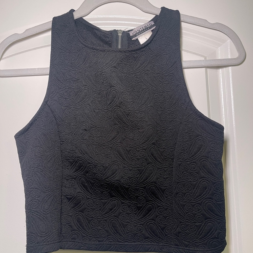 Black sleeveless crop tank top fitted style